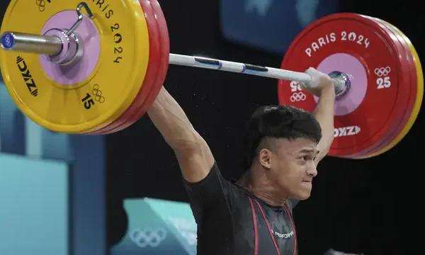 Hasil Angkat Besi Olimpiade 2024: Unggul di Clean and Jerk, Rizki Juniansyah Rebut Emas